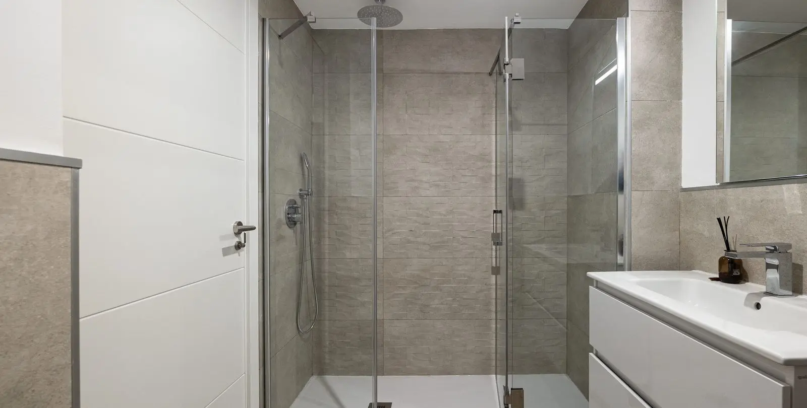 Sale of ground floor apartment in Estepona 14