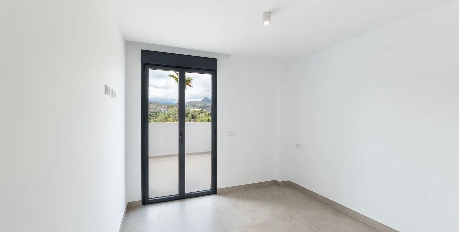 Sale of ground floor apartment in Estepona 17