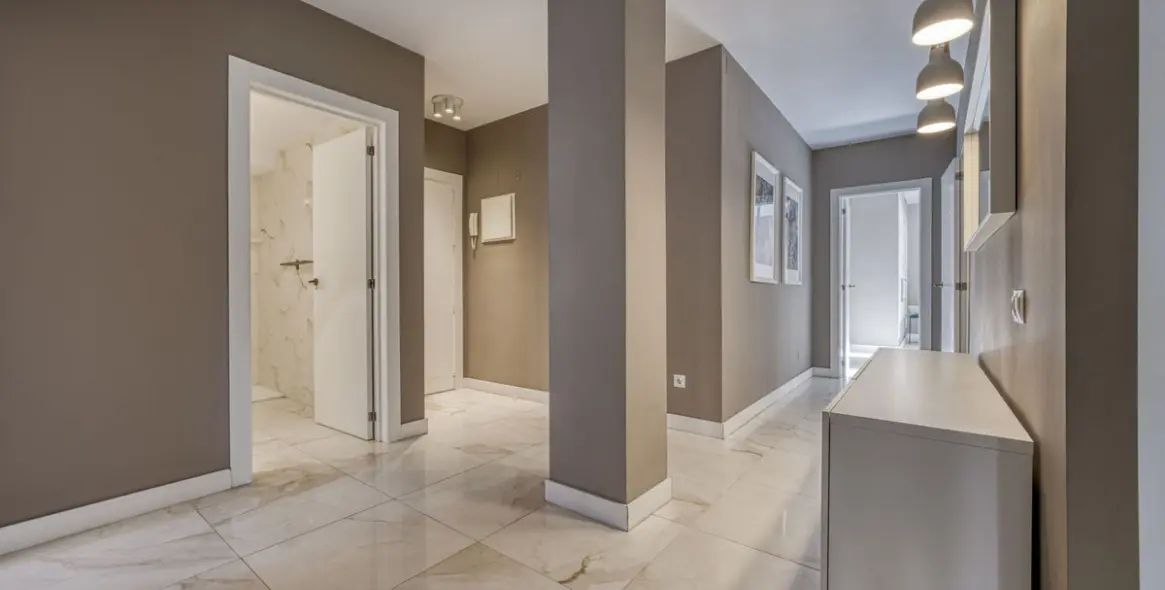 Venta de apartamento en planta baja en Puerto Banús 8