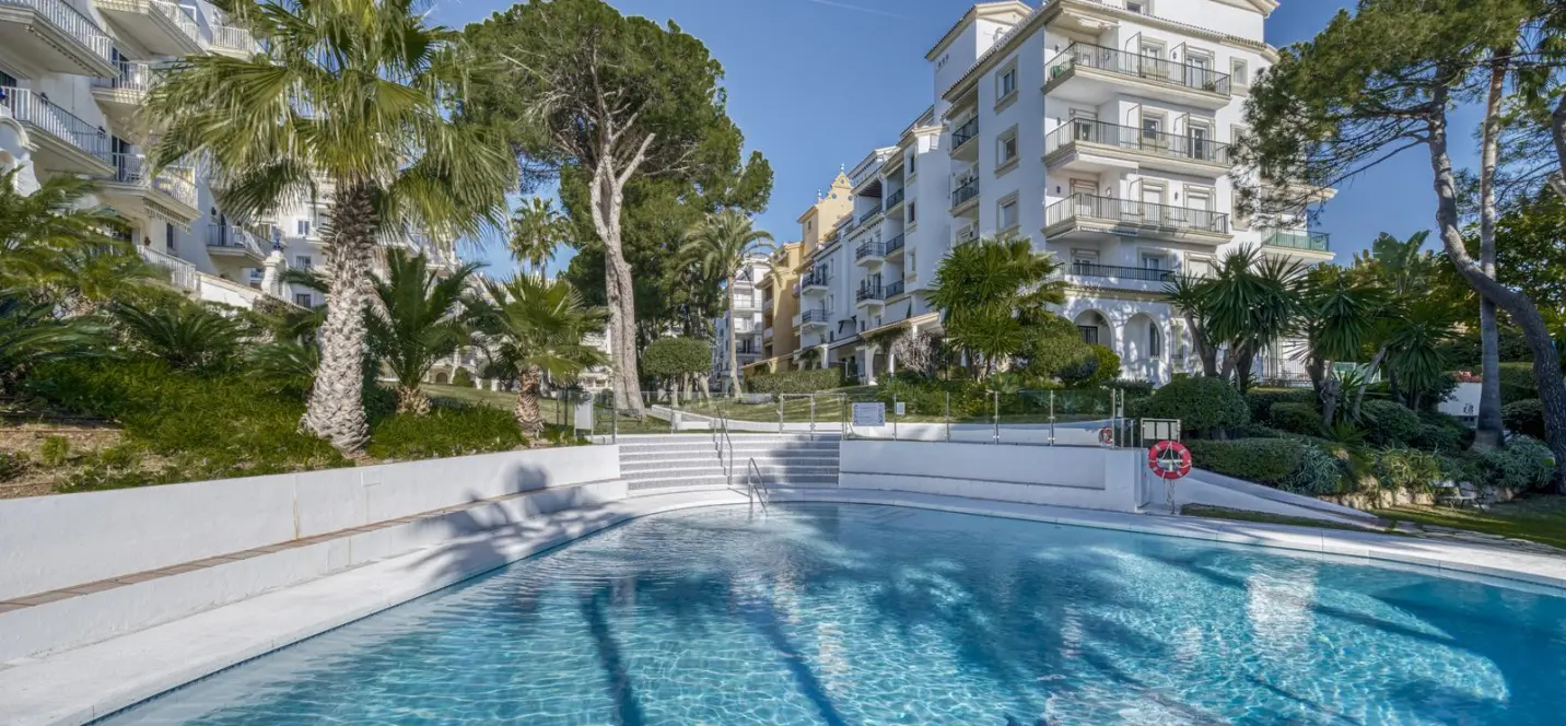 Sale of ground floor apartment in Puerto Banús 0