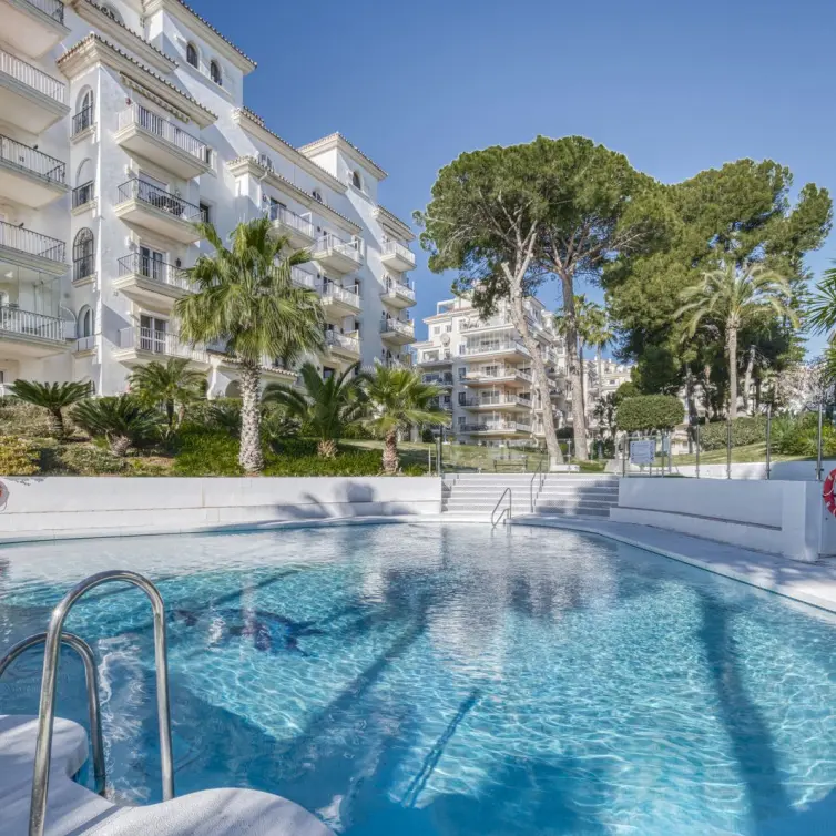 Sale of ground floor apartment in Puerto Banús
