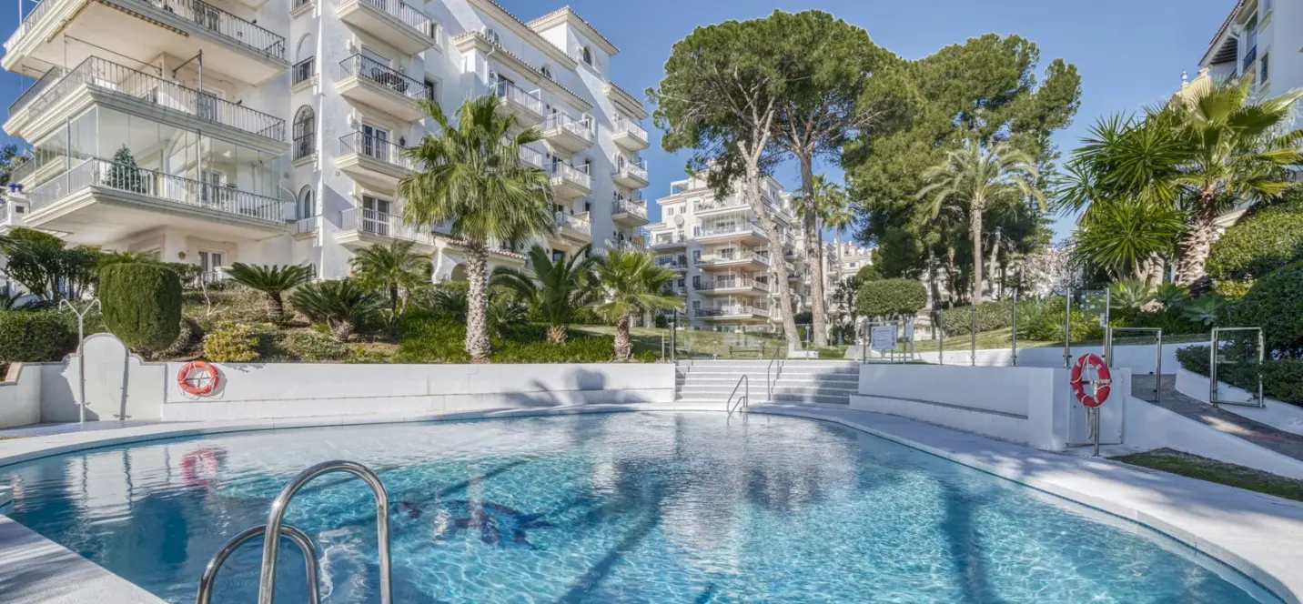 Sale of ground floor apartment in Puerto Banús 1