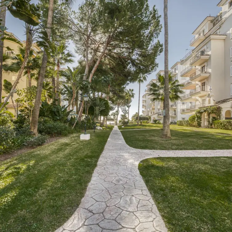 Sale of ground floor apartment in Puerto Banús