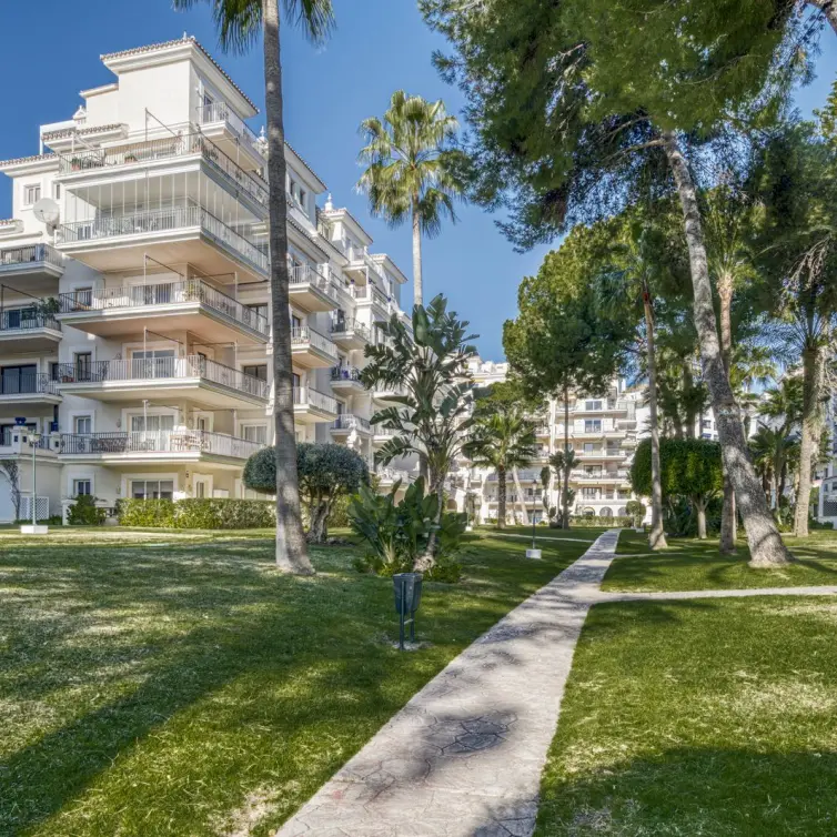 Sale of ground floor apartment in Puerto Banús