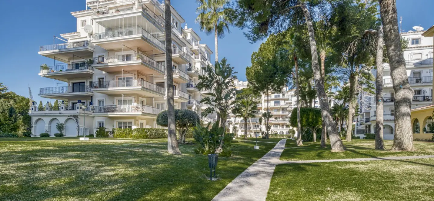 Sale of ground floor apartment in Puerto Banús 3