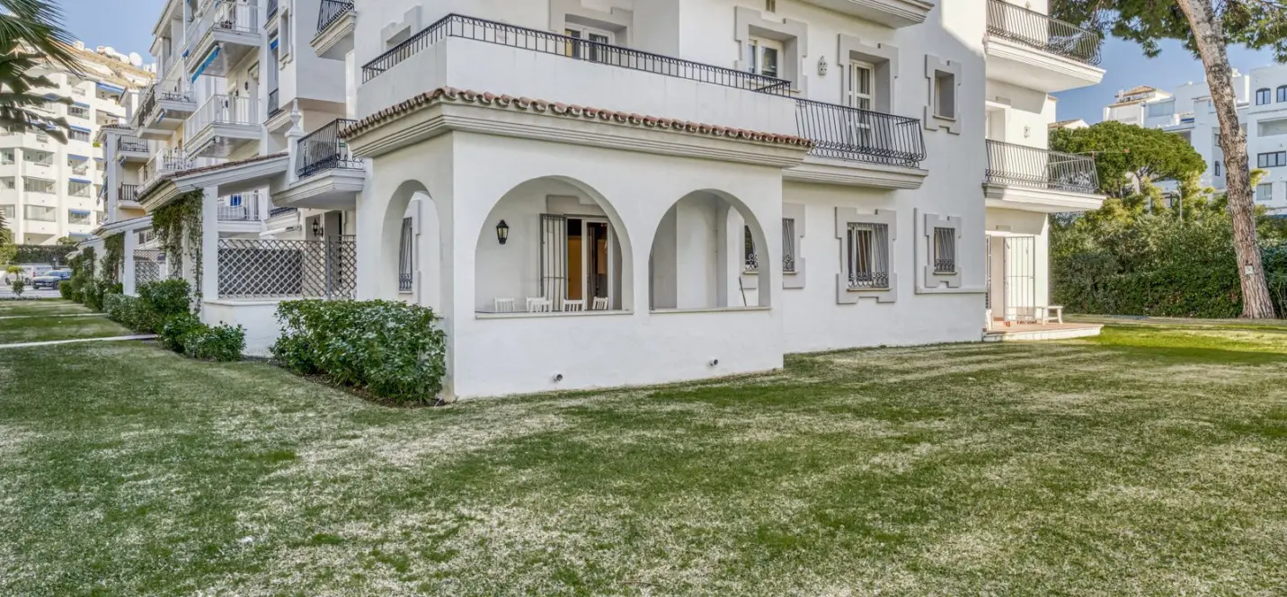 Sale of ground floor apartment in Puerto Banús 4