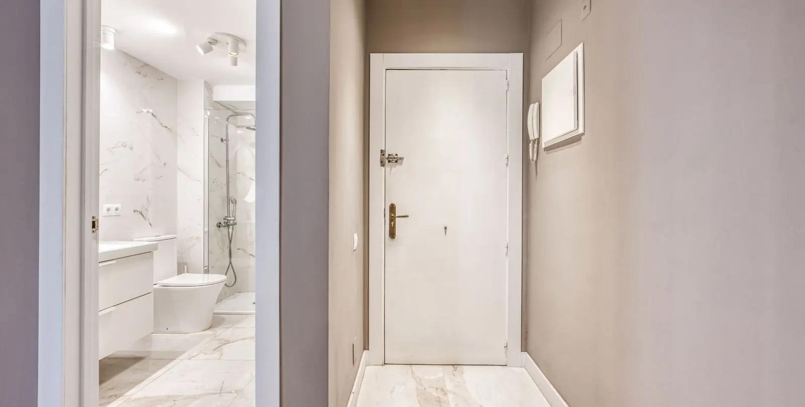 Sale of ground floor apartment in Puerto Banús 6
