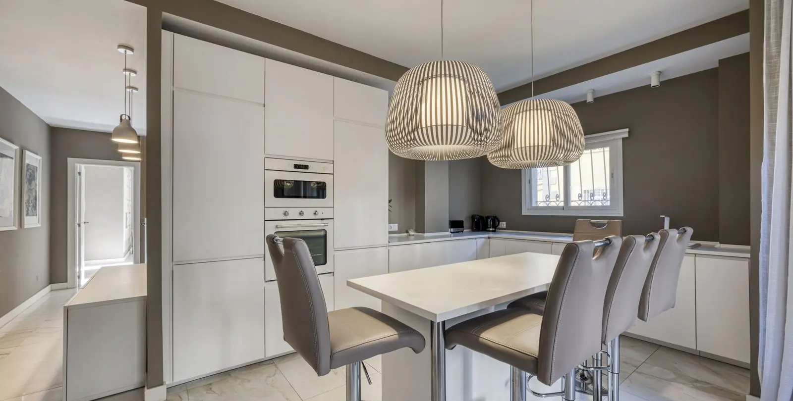 Sale of ground floor apartment in Puerto Banús 11