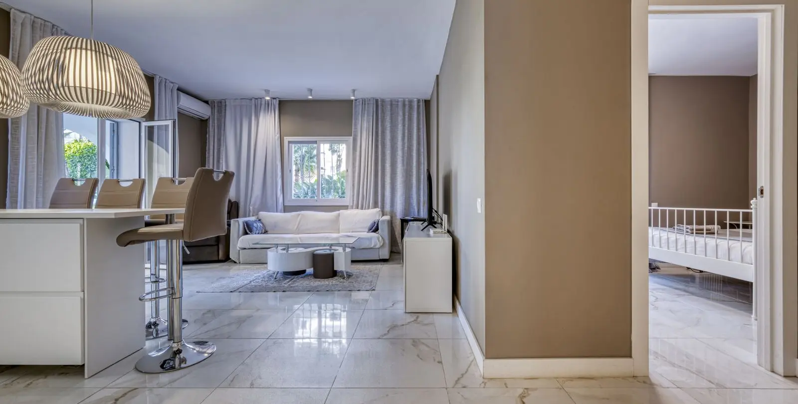 Sale of ground floor apartment in Puerto Banús 12
