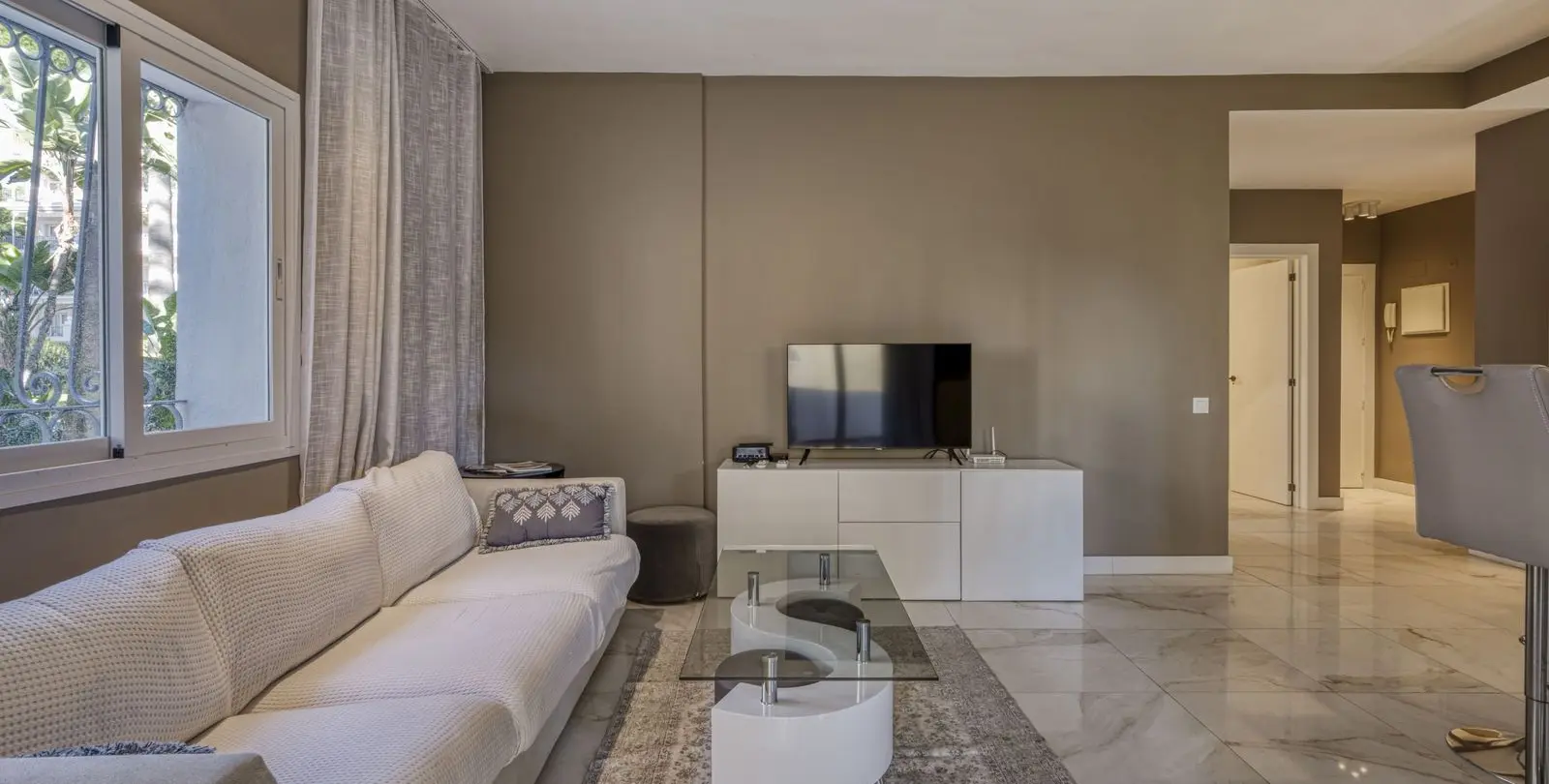 Sale of ground floor apartment in Puerto Banús 14
