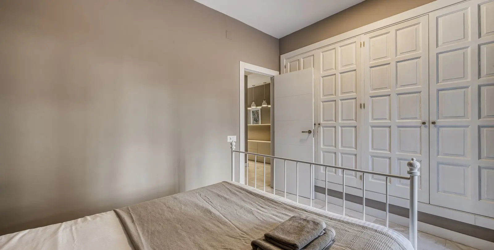 Sale of ground floor apartment in Puerto Banús 17