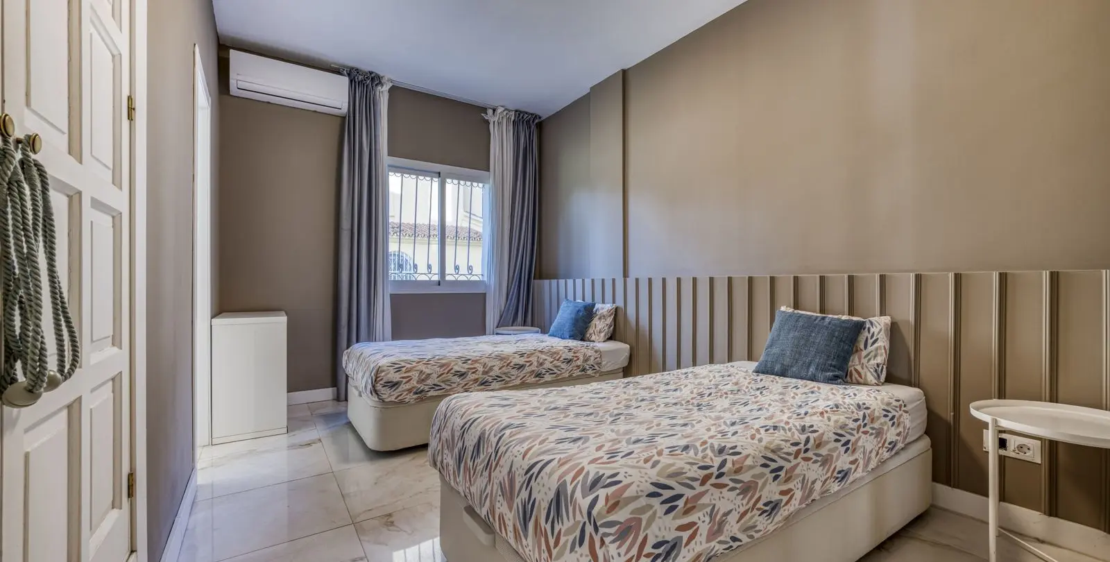 Sale of ground floor apartment in Puerto Banús 20