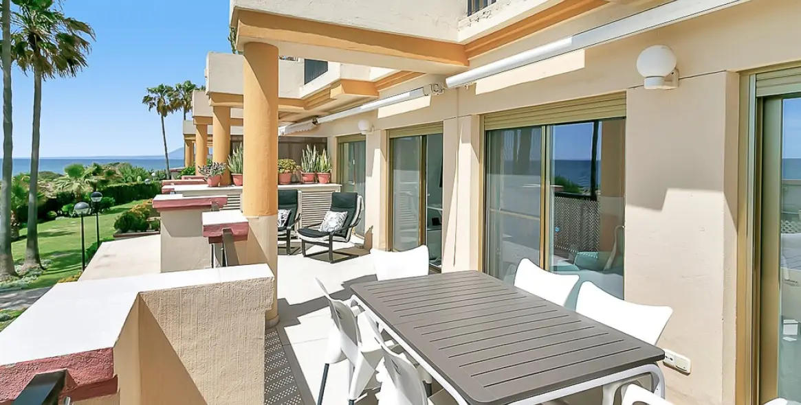 Venta de apartamento en planta media en Elviria Playa 8
