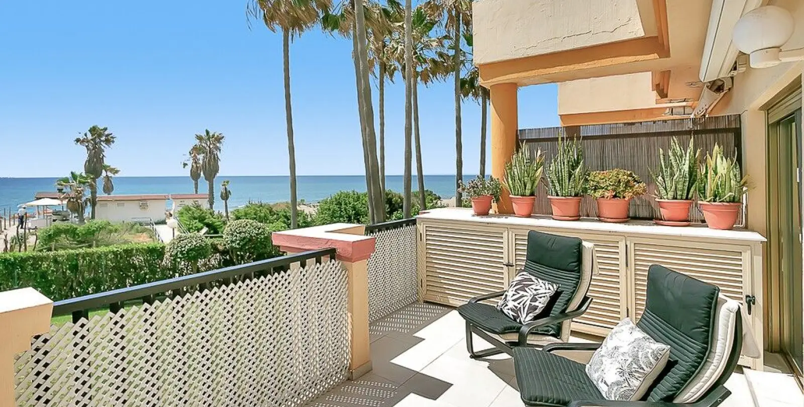 Venta de apartamento en planta media en Marbella 1