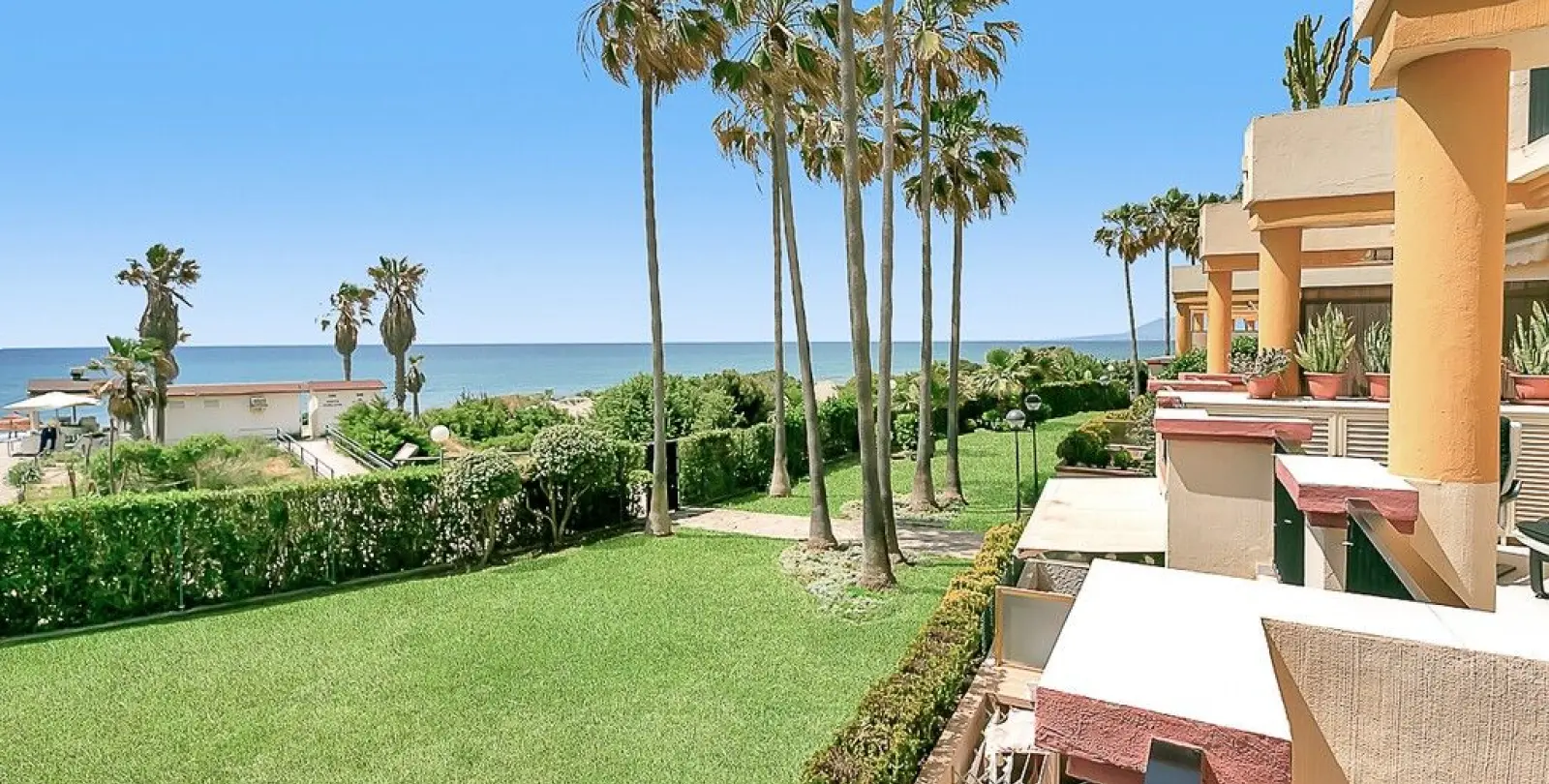 Venta de apartamento en planta media en Marbella 2