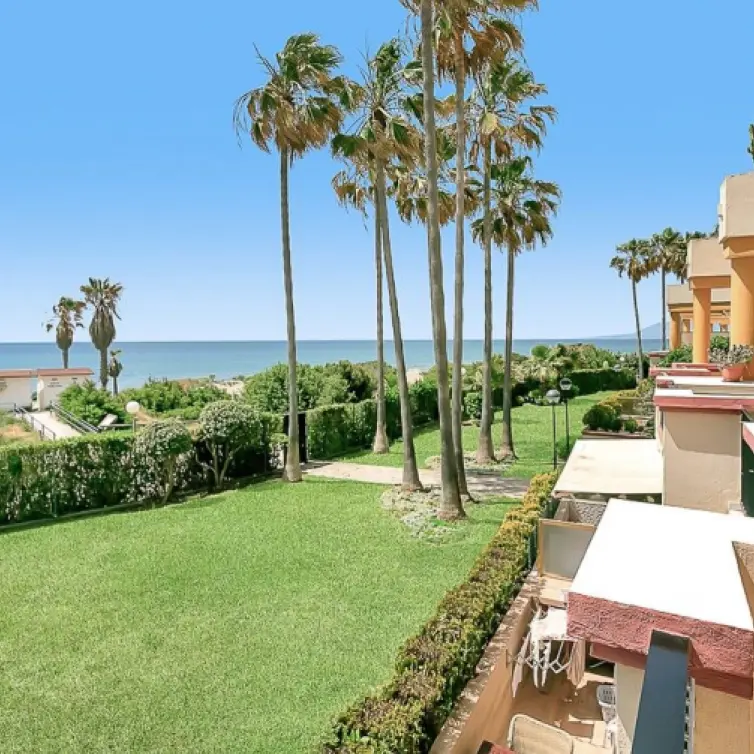 Venta de apartamento en planta media en Marbella