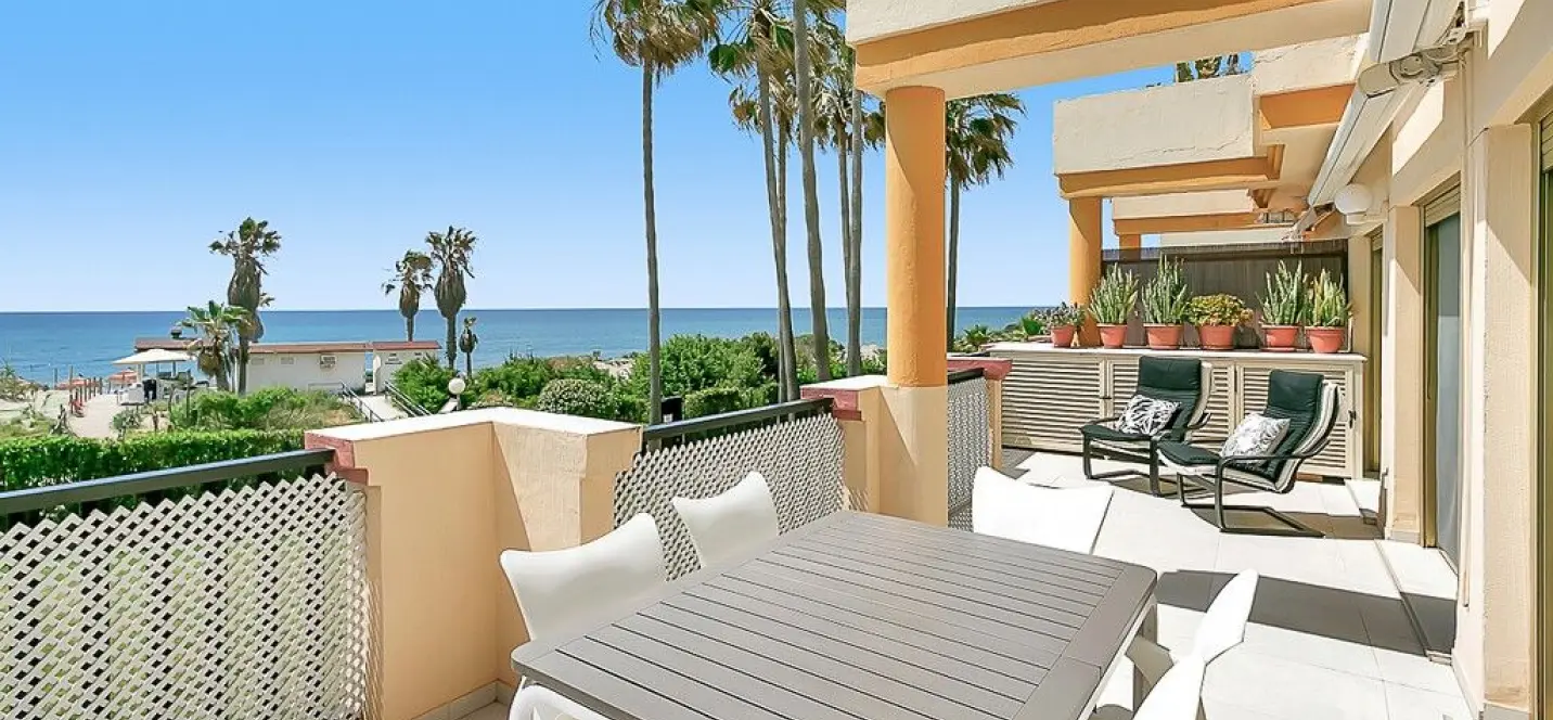 Venta de apartamento en planta media en Marbella 2