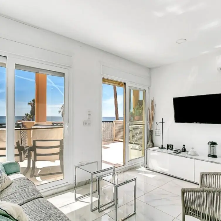 Venta de apartamento en planta media en Marbella