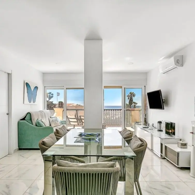 Venta de apartamento en planta media en Marbella