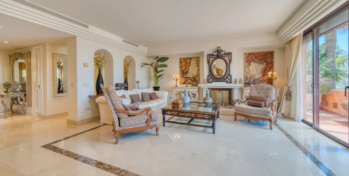 Venta de ático dúplex en Puerto Banús 4