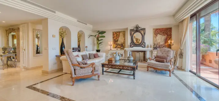 Venta de ático dúplex en Puerto Banús 3
