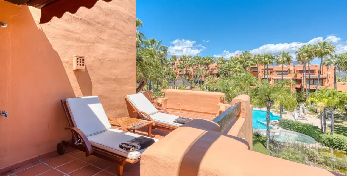 Venta de ático dúplex en Puerto Banús 10