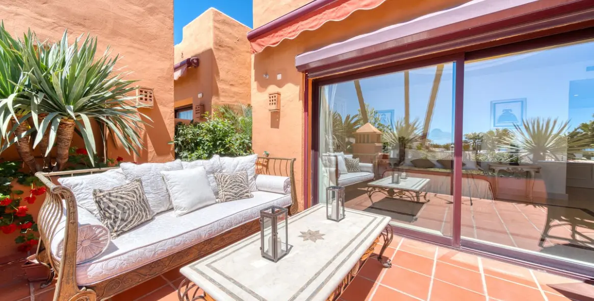 Venta de ático dúplex en Puerto Banús 16