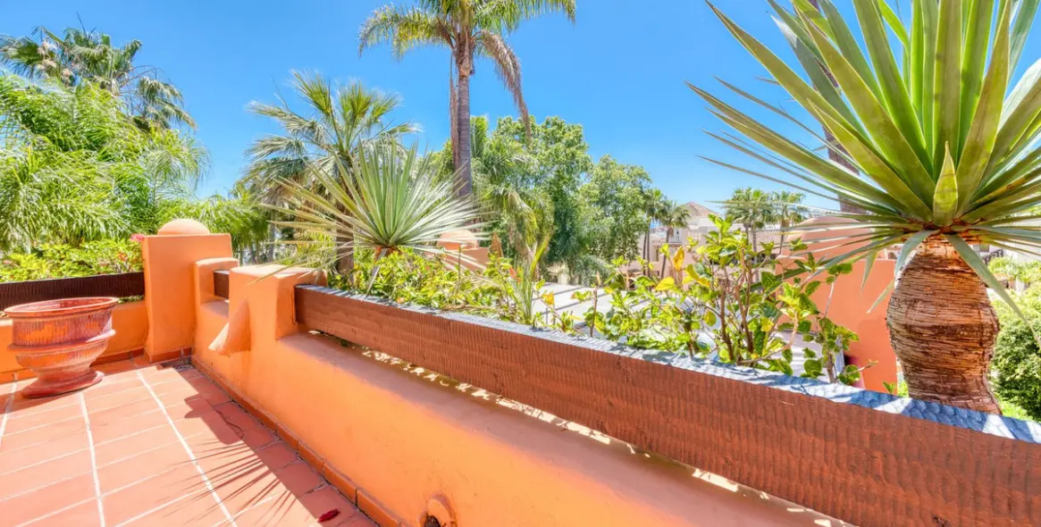 Venta de ático dúplex en Puerto Banús 17