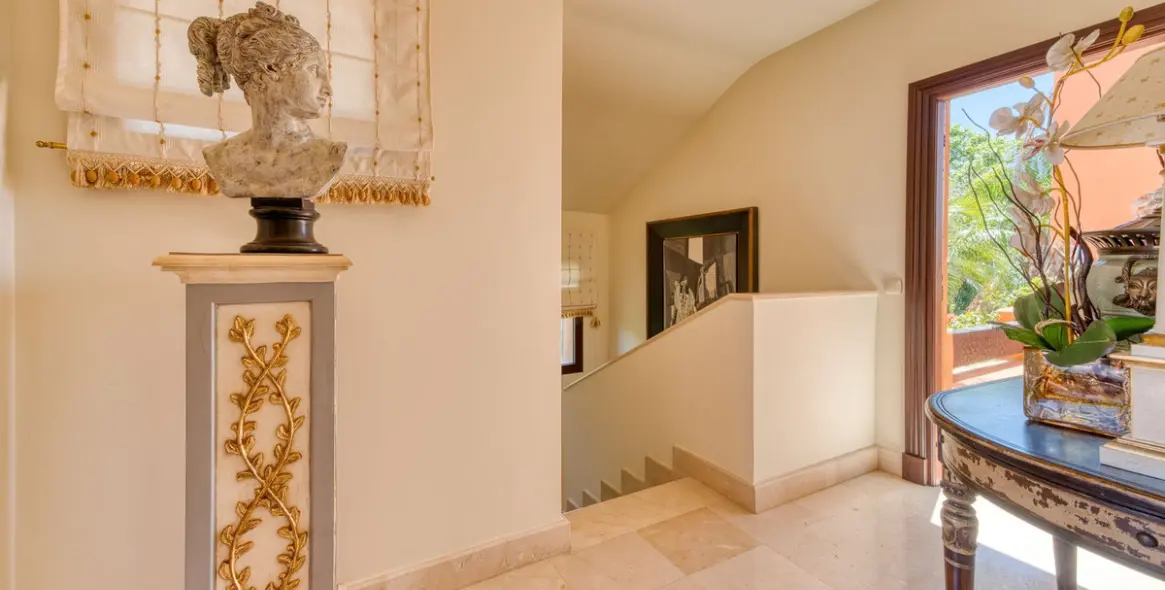 Venta de ático dúplex en Puerto Banús 18