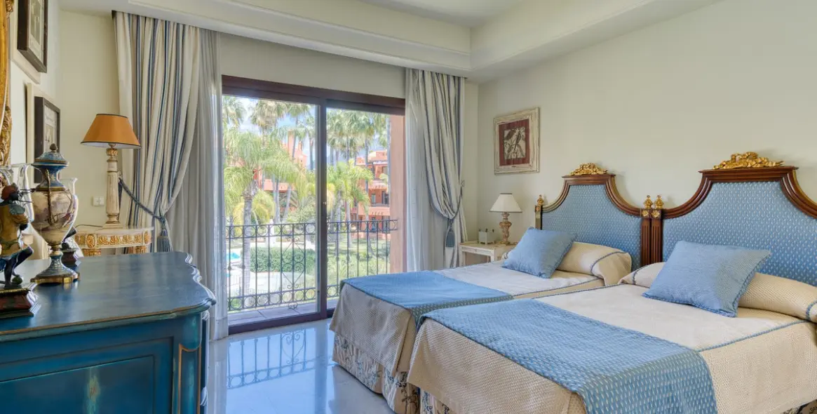 Venta de ático dúplex en Puerto Banús 21