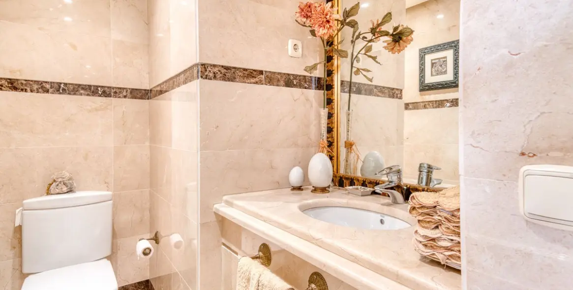 Venta de ático dúplex en Puerto Banús 22