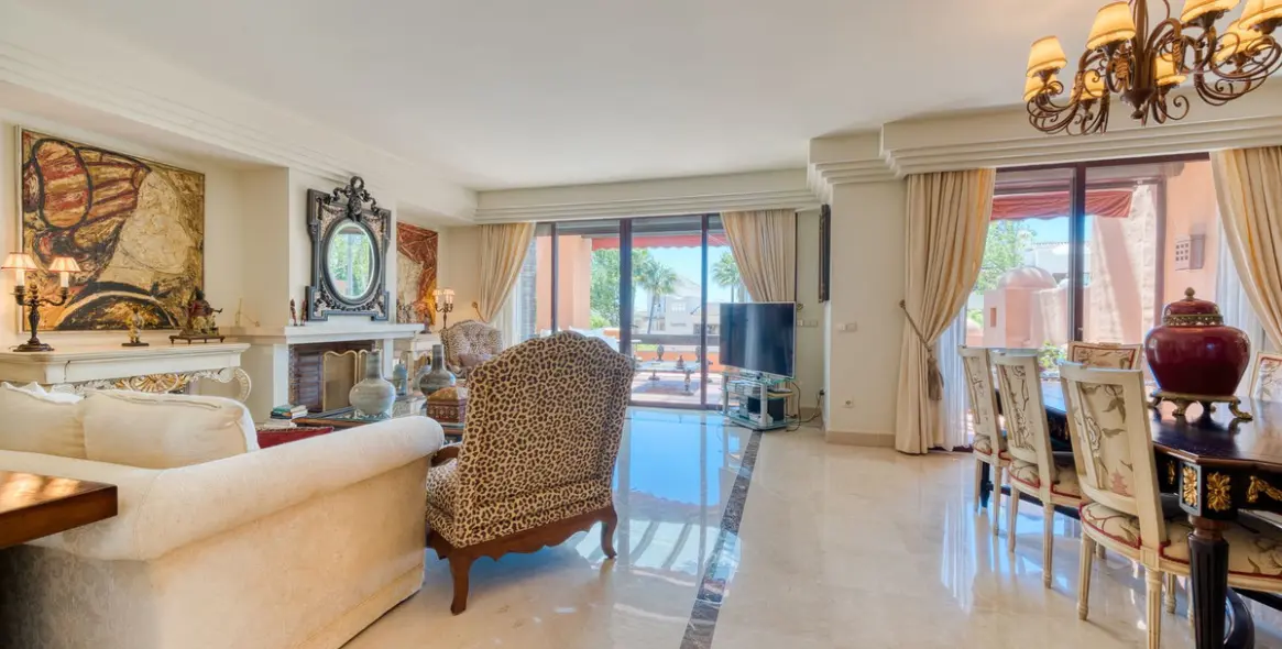 Venta de ático dúplex en Puerto Banús 23