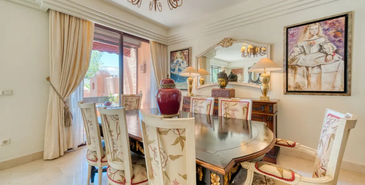Venta de ático dúplex en Puerto Banús 24