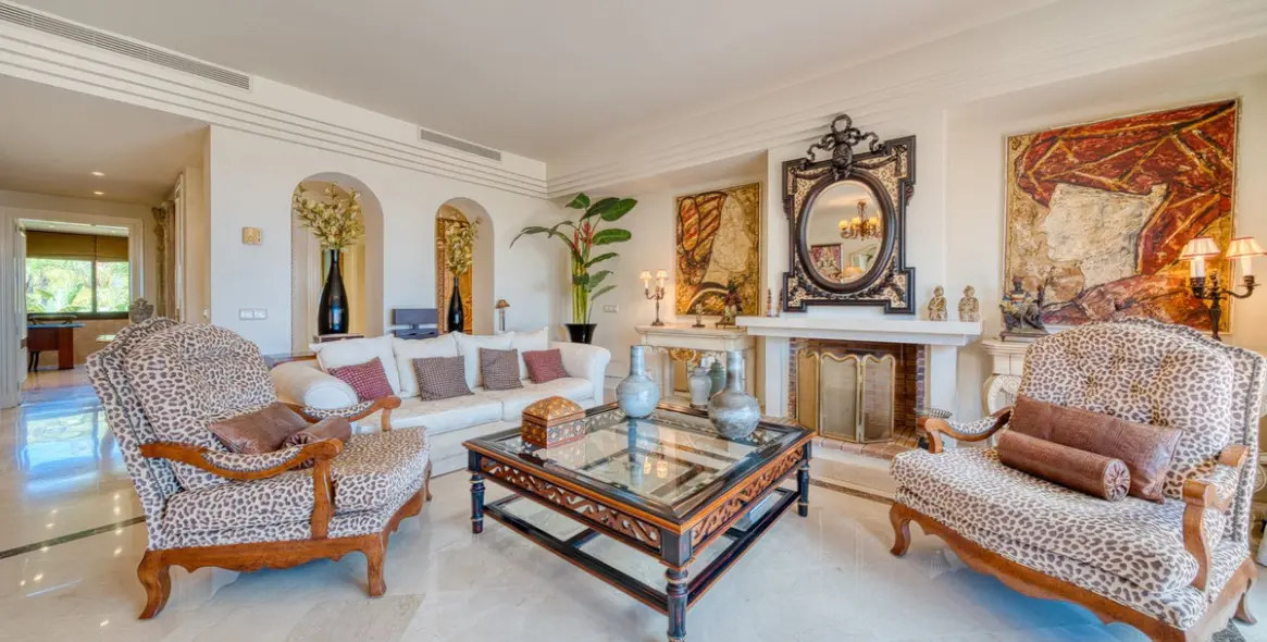 Venta de ático dúplex en Puerto Banús 25
