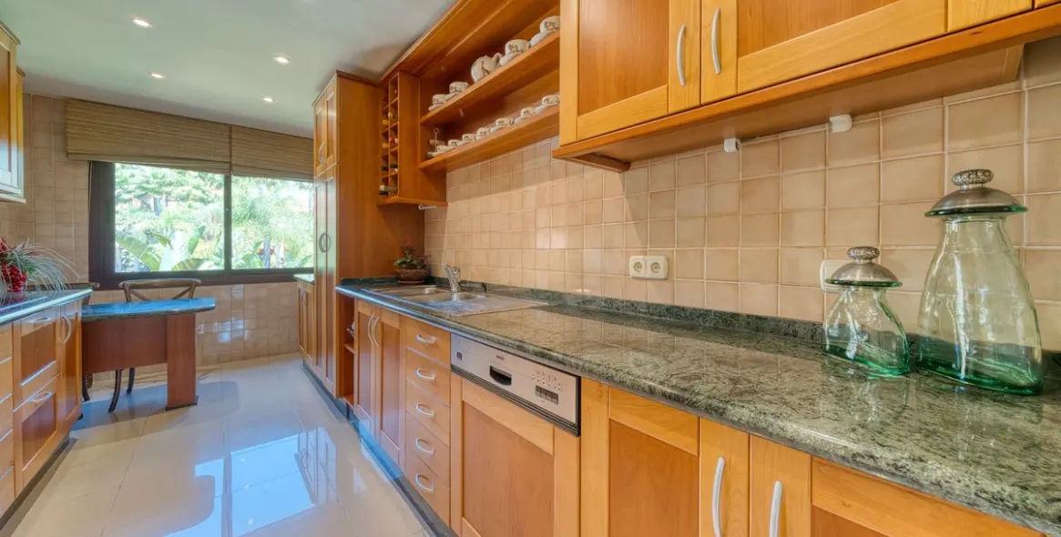 Venta de ático dúplex en Puerto Banús 31