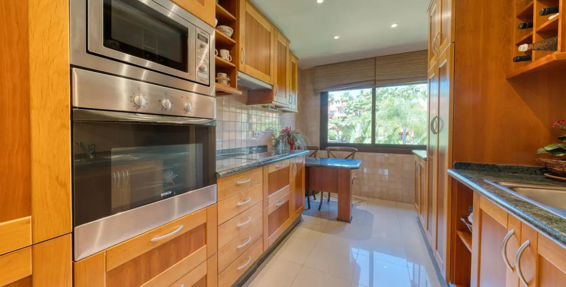 Venta de ático dúplex en Puerto Banús 32