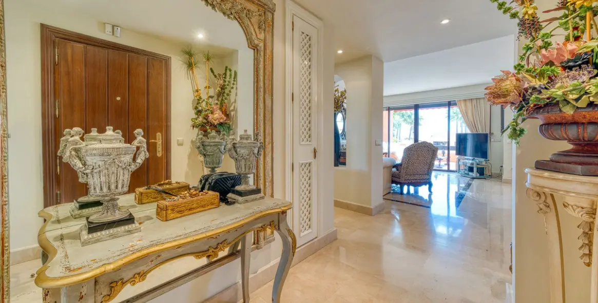 Venta de ático dúplex en Puerto Banús 34