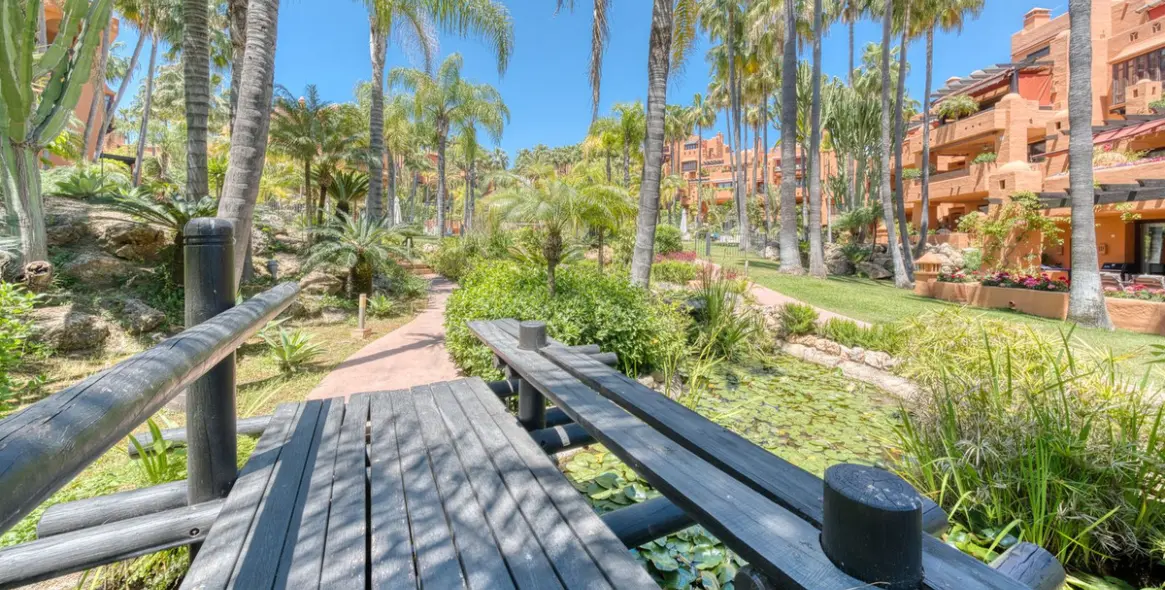 Venta de ático dúplex en Puerto Banús 44