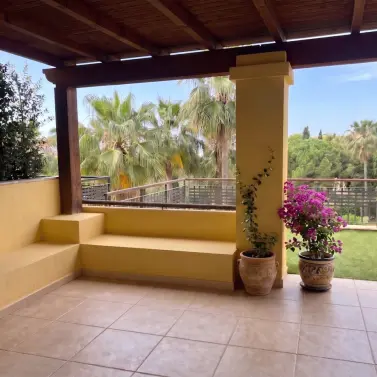Venta de apartamento en planta baja en The Golden Mile