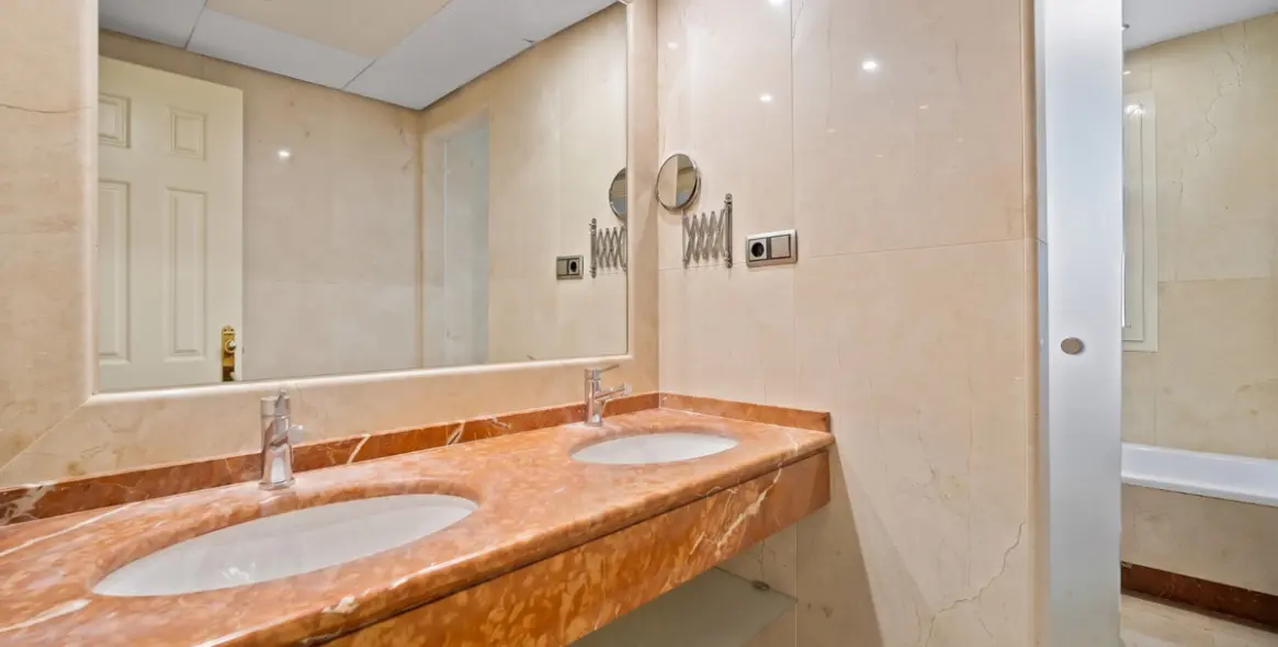 Venta de apartamento en planta baja en The Golden Mile 10