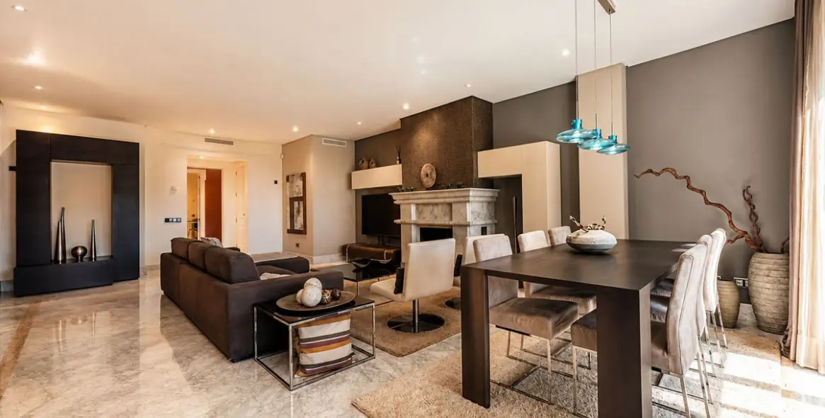 Venta de apartamento en planta media en Los Monteros 5