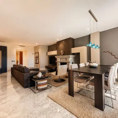 Venta de apartamento en planta media en Los Monteros