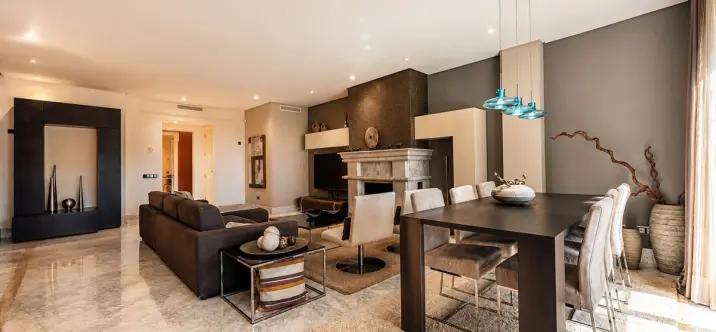 Venta de apartamento en planta media en Los Monteros 4