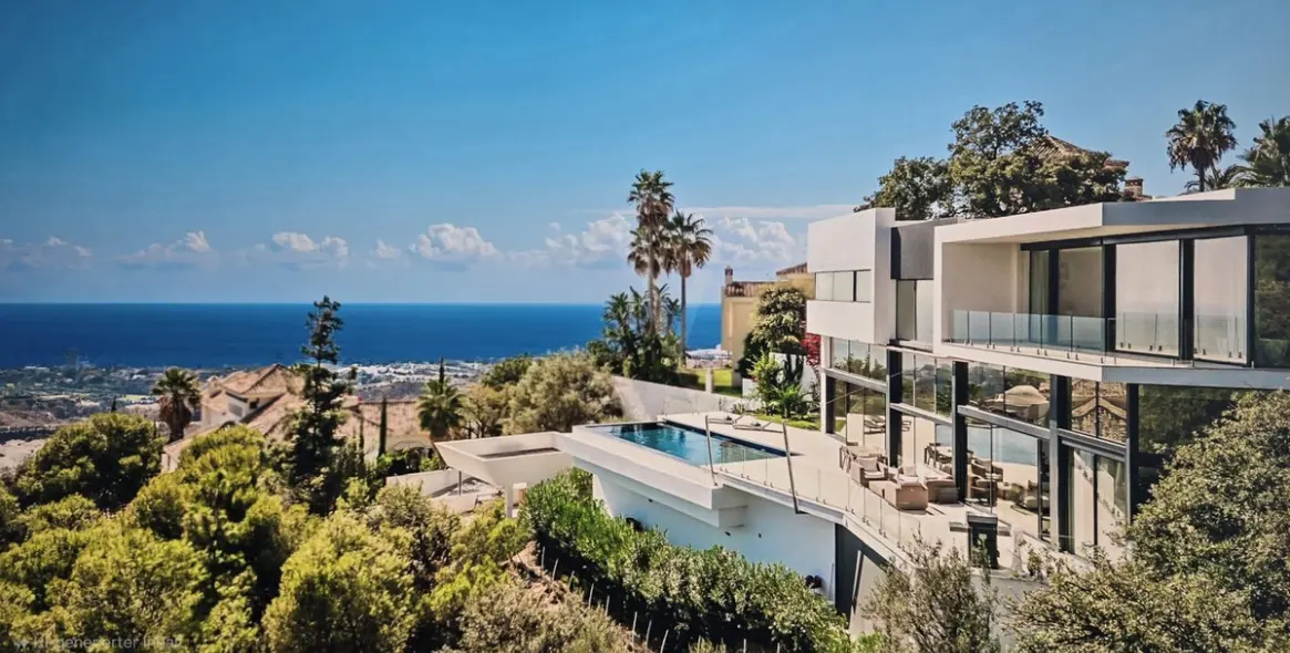 Venta de villa independiente en Altos de los Monteros 1