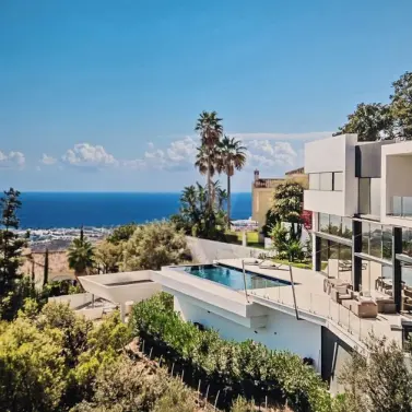 Venta de villa independiente en Altos de los Monteros