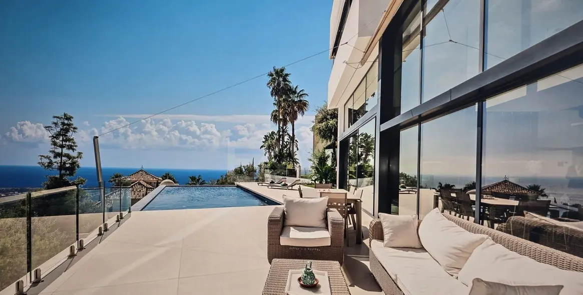 Venta de villa independiente en Altos de los Monteros 4