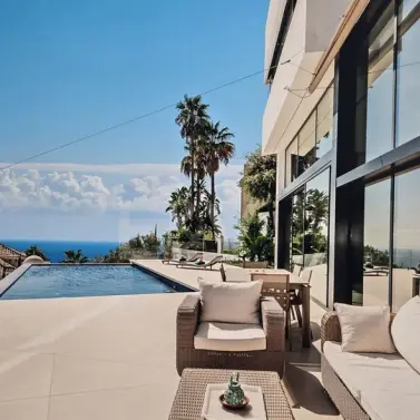 Venta de villa independiente en Altos de los Monteros