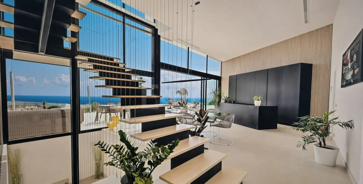 Venta de villa independiente en Altos de los Monteros 5