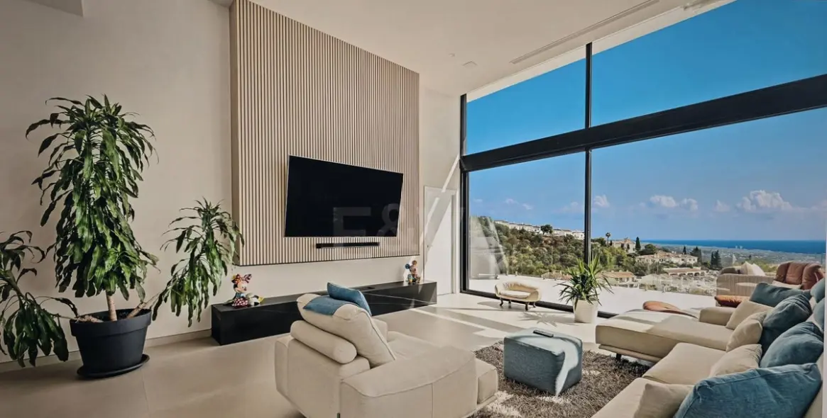 Venta de villa independiente en Altos de los Monteros 8
