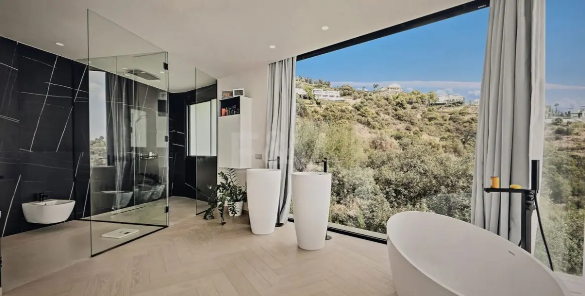 Venta de villa independiente en Altos de los Monteros 9